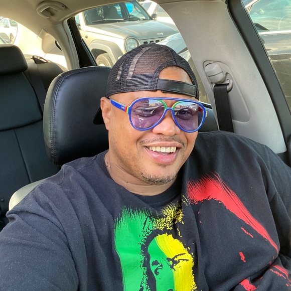 Meet your Posher, Ray - Picture 2 of 7